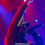 svg+xml,%3Csvg%20xmlns%3D%22http%3A%2F%2Fwww.w3 Filhos de Sabotage cantam as músicas do pai no show 'Enquanto Houver Desvantagem'