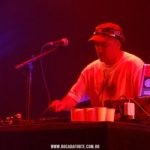 svg+xml,%3Csvg%20xmlns%3D%22http%3A%2F%2Fwww.w3 Filhos de Sabotage cantam as músicas do pai no show 'Enquanto Houver Desvantagem'