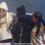 svg+xml,%3Csvg%20xmlns%3D%22http%3A%2F%2Fwww.w3 Filhos de Sabotage cantam as músicas do pai no show 'Enquanto Houver Desvantagem'