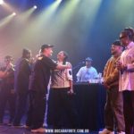 svg+xml,%3Csvg%20xmlns%3D%22http%3A%2F%2Fwww.w3 Filhos de Sabotage cantam as músicas do pai no show 'Enquanto Houver Desvantagem'